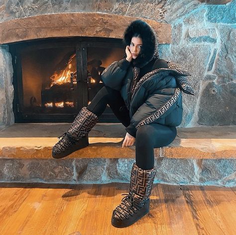 moon boots / kylie jenner Winter Clothes, Kylie Jenner, Moon, Boots, Clothes, Instagram