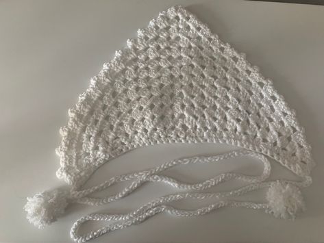 White crochet bandana with pom poms White Crochet Bandana, Crochet Bandana, White Crochet, Pom Pom, Crochet Projects, Knitting, Crochet