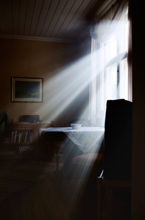 Light An Open Window, Window Light, Light Rays, Foto Art, Through The Window, Open Window, Dark Room, Chiaroscuro, Foto Inspiration