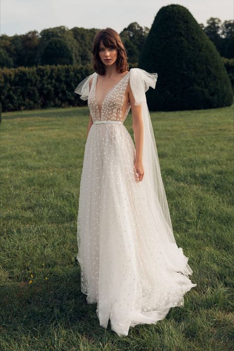 Ethereal Wedding, A Wedding Dress, Wedding Dress Couture, Wedding Dress Trends, Couture Wedding, Wedding Dresses Unique, Wedding Dress Inspiration, Gorgeous Gowns, Modern Bride