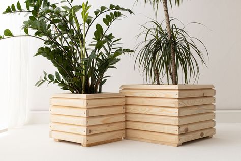 Wooden Flower Pots, Wood Plant Pot, Terrace Seating, Wooden Plant Pots, Simple Elegant Style, Wooden Pot, Pots Set, Pots For Plants, Garden Inspo