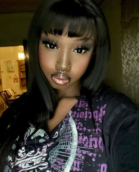 Black Y2k Makeup Looks, Black Y2k Makeup, Black Alternative Girl Makeup, Y2k Emo Makeup, Emo Baddie Makeup, Grunge Makeup Black Women, Emo Black Women, Alt Black Woman, Black Emo Girl