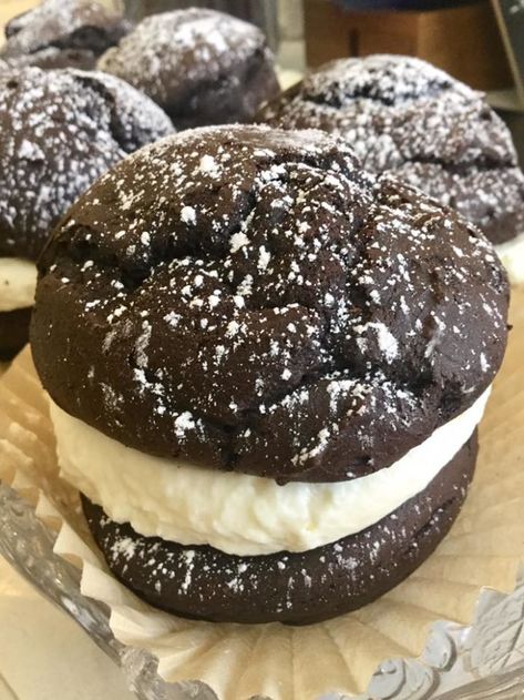 Gourmet Whoopie Pies, Gob Icing Recipe, Maine Whoopie Pie Recipe, Chocolate Whoopie Pie Recipe, Whoopie Pie Cake, Maine Whoopie Pies, Maine Recipes, Whoopi Pies, Whoopee Pie