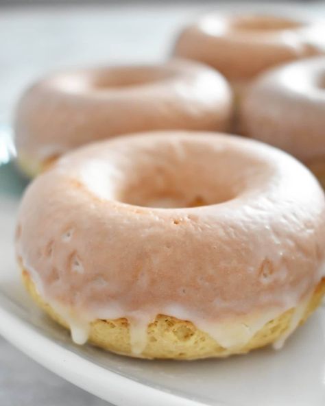 Baked Doughnut Recipes, Doughnut Recipe Easy, Cake Donuts Recipe, Breakfast Donuts, Baked Breakfast, Glazed Doughnut, Homemade Donuts Recipe, Baked Doughnuts, Baked Donut Recipes