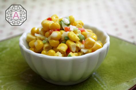 👩🏻‍🍳 Sweet corn salad is a popular side dish that Western restaurants such as KFC and Pizza Hut serve in Korea. The flavor is very good when eating greasy food. The onion and sweet pepper, in a sweet and sour sauce, helps to remove the oily taste from your mouth. It also can be good as an appetizer or side dish for other kinds of food. Asian Corn Salad, Cucumber Banchan Recipe, Asian Corn, Salad Korean, Banchan Recipe, Sweet Corn Salad, Korean Corn, Corn Salad Recipe, Canning Sweet Corn