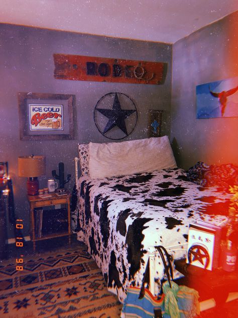 Punchy Bedroom Ideas🌵 Horse Themed Room, Punchy Bedroom, Western Room Ideas, Cowgirl Bedroom, Fashion Bedroom, Western Bedrooms, Cowgirl Room, Country Bedroom Decor, Western Bedroom Decor