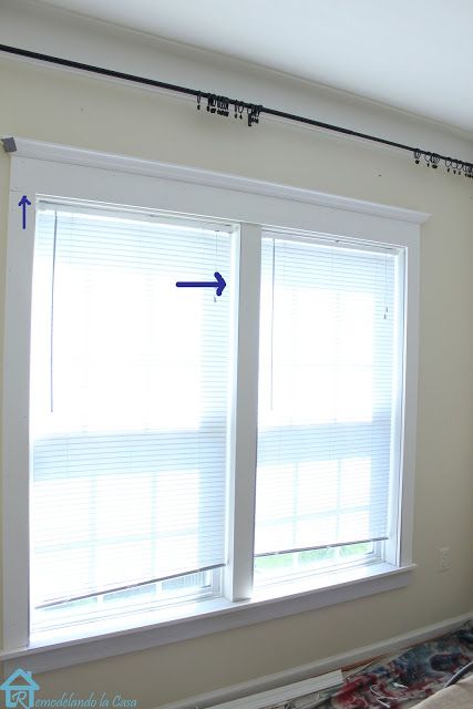 How to Install Trim on a Double Window - Remodelando la Casa Window Trim Ideas Interior, Window Trim Styles, Double Windows, Window Molding Trim, Diy Window Trim, Window Remodel, Front Room Decor, Interior Window Trim, Double Window