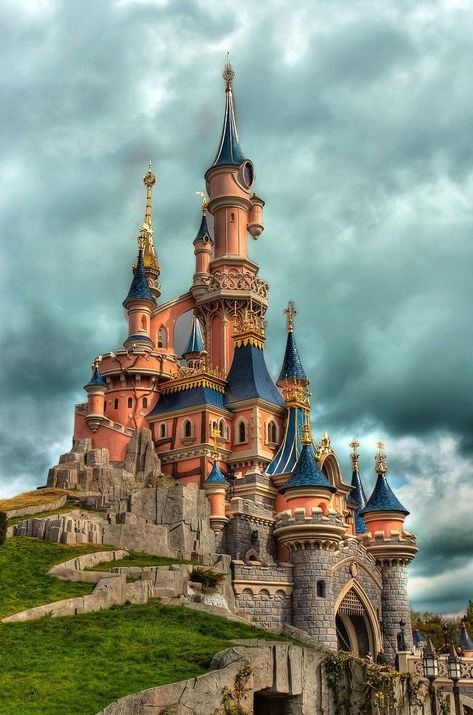 Churches And Cathedrals, Russia Buildings, Castle Aesthetic, Sleeping Beauty Castle, Chateau France, Castle House, Fantasy Castle, Fantasy Places, Beautiful Castles