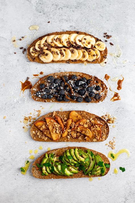 Toasty bread, creamy almond butter and 4 ways to upgrade your mornings. Here are some great ideas to a next-level almond butter toast! Almond Butter Toast, Healthy Breakfast Menu, Dorm Food, Best Apple Crisp, Butter Toast, Chocolate Bites, Blueberry Breakfast, Breakfast Menu, Multigrain