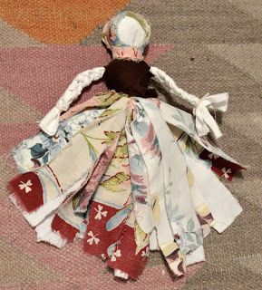 Rag Bows, Pioneer Crafts, Pioneer Days, Rag Doll Tutorial, Diy Rag Dolls, Diy Dolls, Bazaar Ideas, Yarn Dolls, Christmas Child