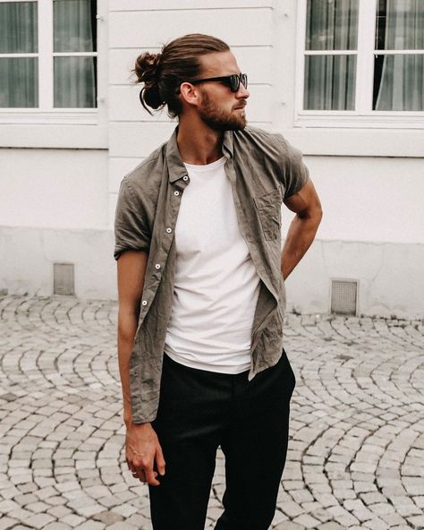 Indie Hipster Fashion, Man Long Hair, Hear Style, Man Bun Hairstyles, Outdoorsy Style, Men's Long Hairstyles, Hair Styles Men, Hipster Man, Boys Long Hairstyles