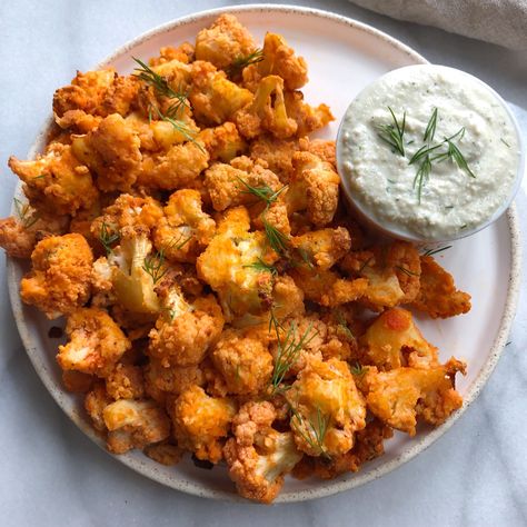 Buffalo Cauliflower Primal Kitchen Buffalo Sauce, Cauliflower Dip, Buffalo Cauliflower Recipes, Baked Buffalo Cauliflower, Whole 30 Snacks, Ranch Sauce, Buffalo Cauliflower, Primal Kitchen, Homemade Ranch