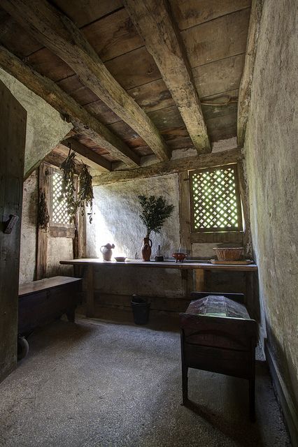 Weald || Interior Rustic Cottage Interiors, Rustic Home Interiors, Rustic Porch, Medieval Houses, Cottage Interior, Local Furniture, Rustic Cottage, Porch Design, Wooden Beams