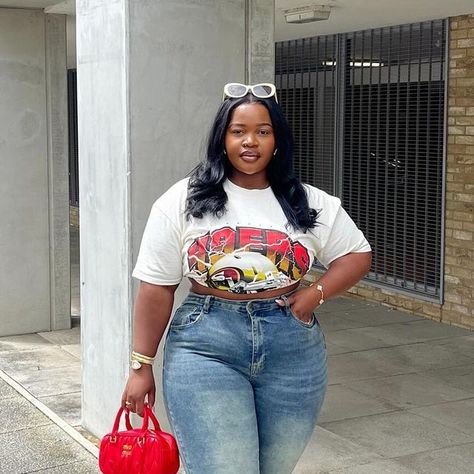 SK📷 | Content Creator🎥 on Instagram: "This is my ootd when I’m not dressed up 🫶🏾" Outfit Ideas Curvy, Fall Festival Outfit, Body Positive Fashion, Curvy Casual Outfits, Plus Size Posing, Curvy Body Types, Casual School Outfits, Curvy Plus Size, Plus Size Beauty