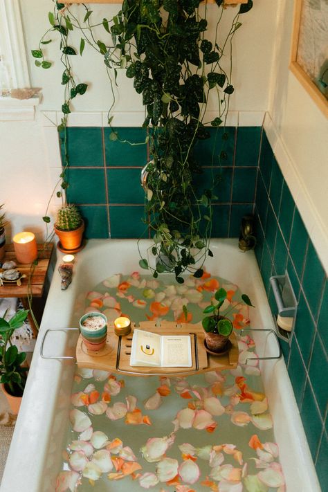 Bath Aesthetic, Lots Of Plants, Decor Eclectic, Dream Bath, Aesthetic Rooms, Dream Apartment, Dream Rooms, Dream House Decor, Design Case