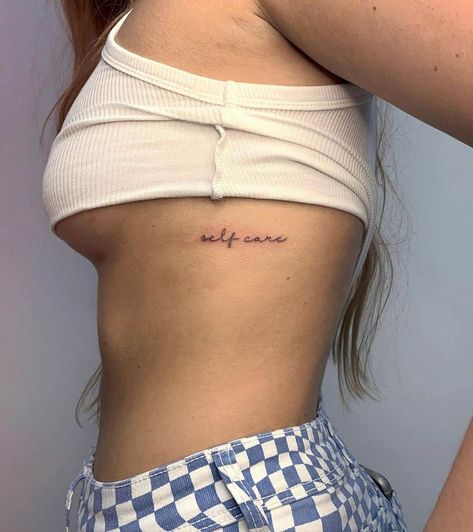 What You Need To Know About Side Body Tattoos – Self Tattoo Tattoos Ideas With Meaning, Selflove Tattoo, Women Tattoo Placement, Tattoo Handwriting, Divergent Tattoo, Side Body Tattoos, Rib Tattoos Words, Girl Rib Tattoos, Small Tattoos Wrist