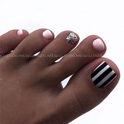 Toe Nail Art Designs, Ombre Nail Design, Toenail Art Designs, Pedicure Designs Toenails, Pedicure Ideas, Gel Toe Nails, Toe Nail Color, Pretty Toe Nails, Cute Toe Nails