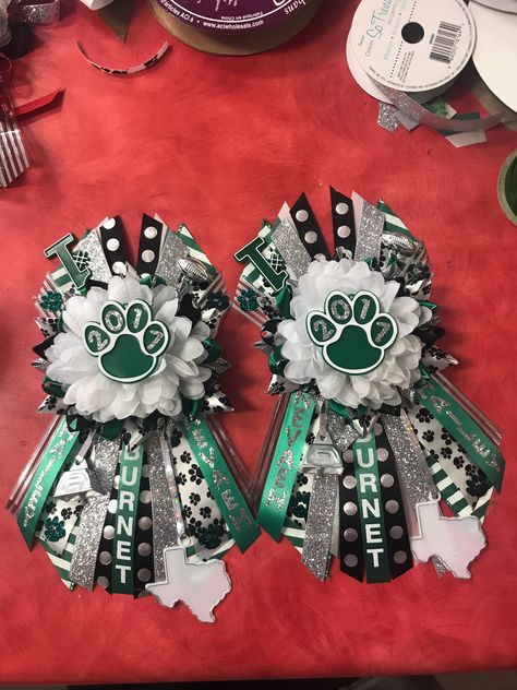 Matching best friends wristlets for homecoming for burnet bulldogs Mums Homecoming Pink, Texas Mums, Cheer Ribbon, Homecoming Spirit Week, Homecoming Corsage, Texas Homecoming Mums, Homecoming Freshman, Homecoming Spirit, Homecoming Garter