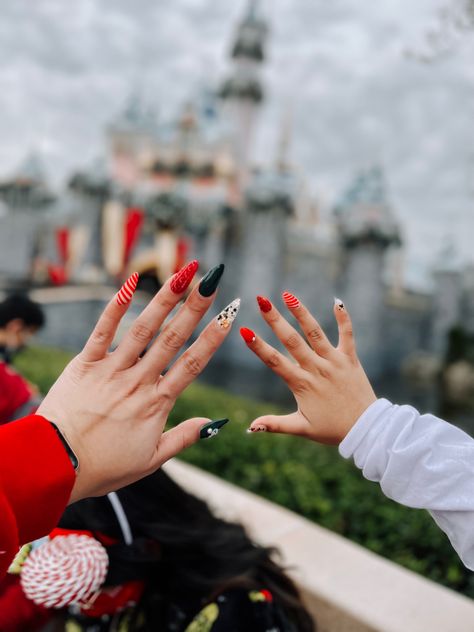 Nails Mickey Minnie Mouse Mom And Daughter Nails, Mommy And Me Nails, Disneyland Nails, Mommy And Daughter, Mom And Daughter, Home Look, Mommy And Me, Christmas Home, Nail Ideas