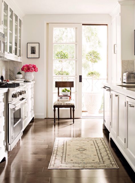 Galley kitchen, vintage persian rug, french door with balcony White Kitchen Traditional, New Kitchen Designs, Rugs Modern, Galley Kitchen, Kitchen Rugs, French Doors Interior, Kitchen Inspiration Design, White Kitchen Cabinets, Traditional Kitchen