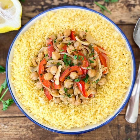 Mediterranean Garlic Couscous | HEALTHY & Delicious 20 Minute Recipe Garlic Couscous, Couscous Healthy, Garlic Flatbread, Moroccan Couscous, Cauliflower Fritters, Fried Calamari, Dish Warmer, Couscous Recipes, Seafood Stew