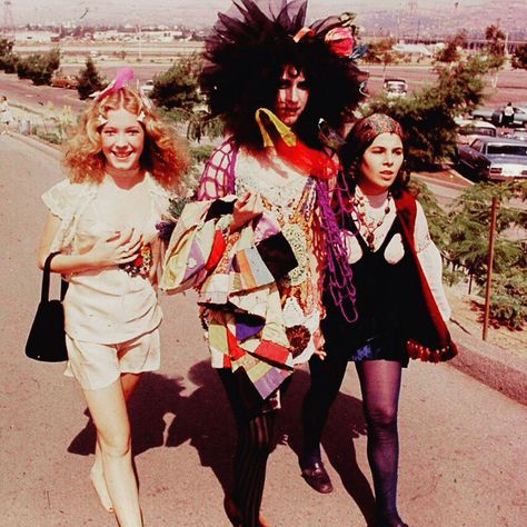 Pamela Des Barres and friends Gtos Style, The Gtos, Miss Christine, Groupie Aesthetic, Pamela Des Barres, Boston Commons, Yellow Grunge, Aesthetic 60s, Ballet Company