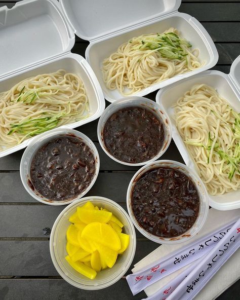 Jajjangmyeong Korea, How To Make Jajangmyeon, How To Make Jjajangmyeon Korean, Korean Naengmyun, Jajamyeong Noodles, Korean Food Jajangmyeon, Asian Inspired Recipes, Inspired Recipes, Spaghetti