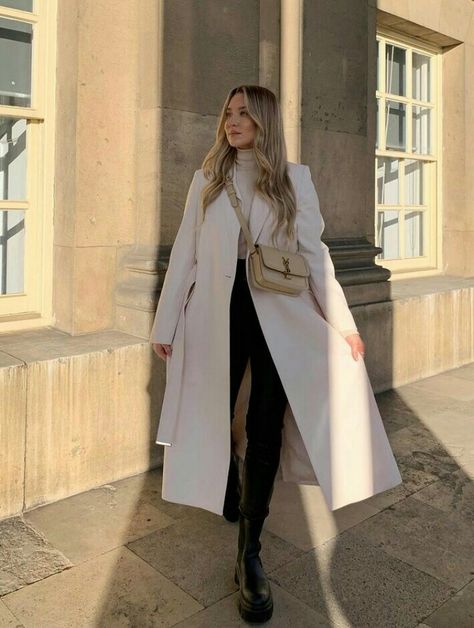 Beige Coat Outfit Classy, Freya Killin, White Coat Outfit, Outfit Elegantes, New Look Fashion, Getting Bored, Classy Winter Outfits, Chic Winter Outfits, Europe Outfits