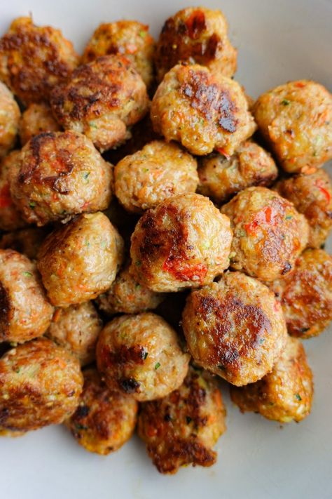 Turkey Meatballs for Toddlers - Eat Well With Lex Hidden Veggie Meatballs, Healthy Toddler Friendly Dinners, Toddler Turkey Meatballs, Baby Meatball Recipe, Plant Based Toddler Meals, Ground Turkey Toddler Recipes, Gluten Free Toddler Meals, Healthy Kid Lunches For School, Recipes For Toddlers Picky Eaters