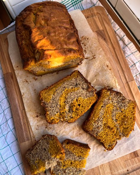 Marbled Pumpkin Banana Bread Baking Fall, Pumpkin Banana Bread, Fall Recipes Pumpkin, Hearty Snacks, Recipes Pumpkin, Pumpkin Loaf, Recipe Pumpkin, Pumpkin Banana, Pumpkin Bread Recipe