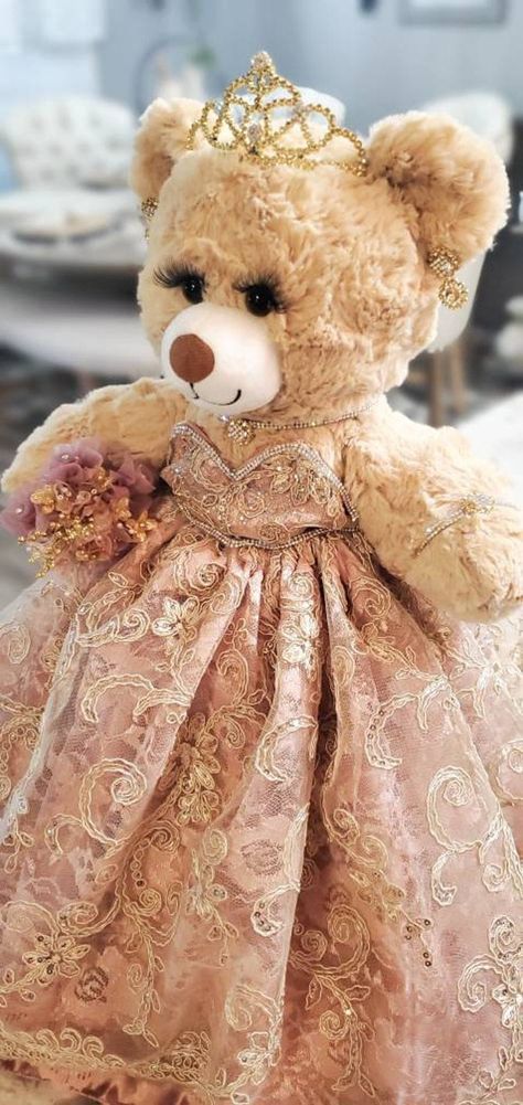 Rose Gold And Champagne Quinceanera, Rose Gold Quince Decorations, Quince Dolls Quinceanera, Quince Flower Bouquets, Aurora Themed Quinceanera, Quinceanera Rose Gold Theme, Quince Rose Gold, Bear Quince, Rose Gold Quinceanera Decorations