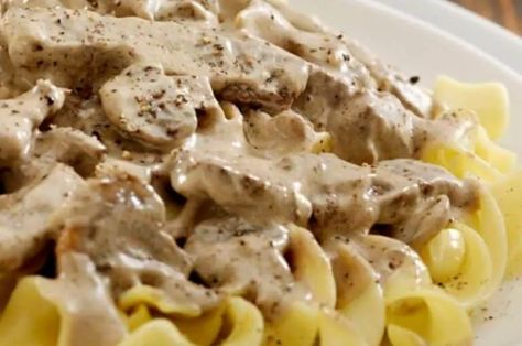 BEST Slow Cooker Ground Beef Stroganoff Recipe - Grandma Linda's Recipes Ground Beef Stroganoff Recipe, Recipes With Meat, Veal Steak, Slow Cooker Ground Beef, Beef Stroganoff Recipe, Ground Beef Stroganoff, Food Low Carb, Eat Beef, Stroganoff Recipe