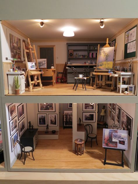 Dolls House Miniature Art Gallery and Studio Miniature Rooms Boxes, Miniature Artist Studio, Art Studio Miniature, Miniature Art Gallery Diy, Diy Mini Art Gallery, Mini Rooms Miniatures, Miniature Art Studio Diy, Dollhouse Art Studio, Miniature House Interior