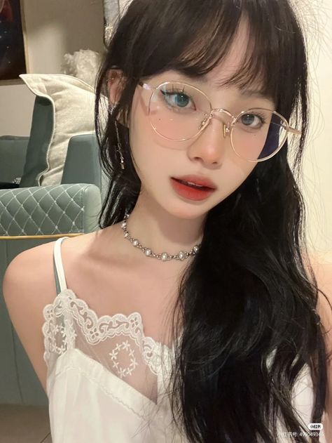 Shirin Core, Baby Bangs Long Hair, Asian Glasses, Korean Sunglasses, Korean Glasses, Bangs And Glasses, Instagram Vs Reality, Glasses Inspiration, Old Hairstyles