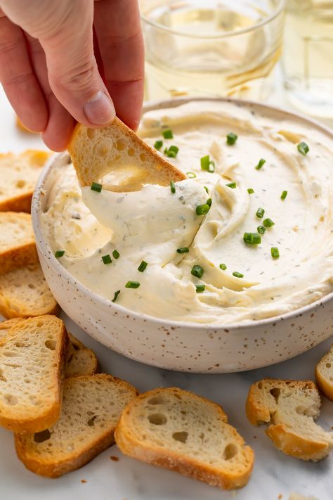 This Boursin cheese recipe is a true copycat of deliciously creamy, herby Boursin, but homemade with only a few simple ingredients! I reverse-engineered this recipe and have been perfecting it for years. Making Boursin at home is cheaper and somehow even more delicious than buying it at the store. Boursin Dip, Boursin Cheese Recipe, Homemade Boursin Cheese, Homemade Boursin, Boursin Cheese Recipes, Boursin Recipes, French Onion Dip Recipe, Cream Cheese Fruit Dip, 40 Aprons