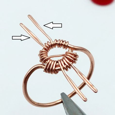 Erika Pal's Devotion Cabochon Ring | Contemporary Wire Jewelry Free Wire Jewelry Patterns, Wire Wrapped Cabochon Ring, Easy Wire Wrapped Rings, Wire Jewelry Patterns Rings, Wire Jewelry Patterns How To Make, Diy Wire Jewelry Tutorials, Wire Wrapping Ring, Wire Ring Tutorial, Diy Nose Rings