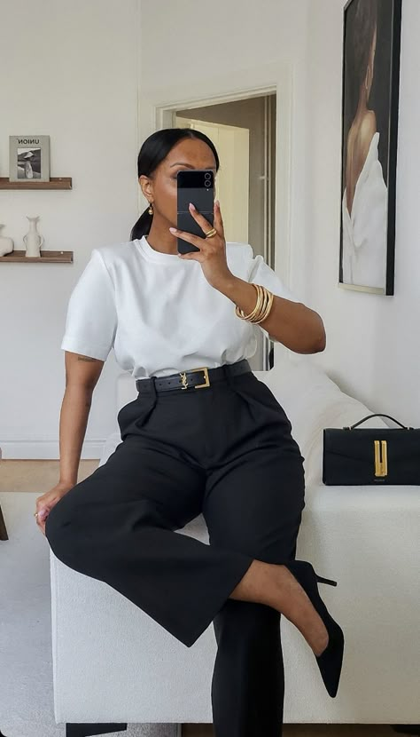 Black White Work Outfit, Napa Valley Outfit Black Women, Minimalistic Work Outfit, Corporate Wardrobe Capsule, Corporate Women Aesthetic, Black And White Professional Outfits, Trouser Party Outfit, Funky Corporate Fashion, Casual Office Outfits Black Women