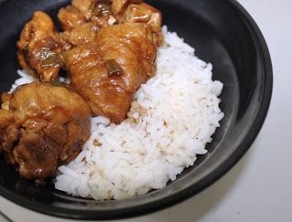 Welcome to Mely's kitchen...the place of glorious foods: Chicken Adobo Rice Topping Adobo Fried Rice Recipe, Adobo Chicken And Rice, Coconut Milk Chicken Adobo, Chicken Adobo With Potatoes, Famous Chicken Adobo, Adobo Chicken, Single Serving Recipes, Single Serve, Adobo