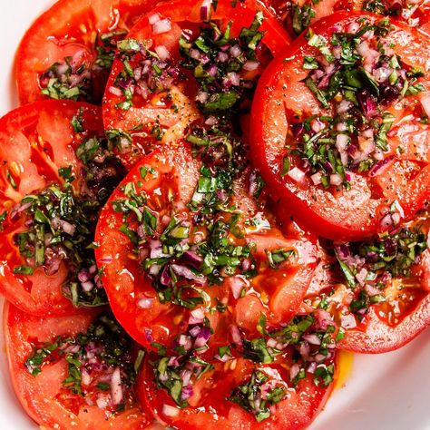 Garden fresh tomatoes marinated with red onion, garlic, and fresh basil and parsley.  These flavourful tomatoes are a great side dish for any meal, or try them as a burger topper or on sandwiches! Marinated Tomato Salad, Italian Tomato Salad, Lentil Casserole, Tomato Recipe, Marinated Tomatoes, Tomato Salad Recipes, Beefsteak Tomato, Clean Food Crush, Gluten Free Eating