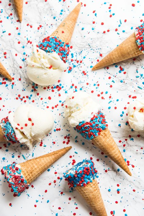 Cutest 4th of July Ideas 4th Of July Ice Cream, Dipped Ice Cream Cones, Patriotic Cocktails, Patriotic Food, Patriotic Desserts, 4th Of July Cake, 4th Of July Desserts, Fourth Of July Food, Bourbon Cocktails