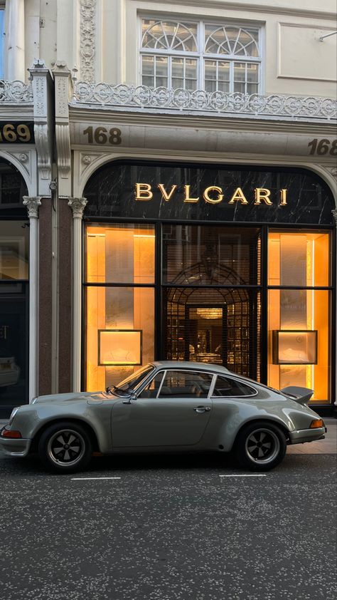 London Cars, French Coffee Shop, Aesthetic London, Legendary Pictures, Vintage Lifestyle, Vintage Porsche, Mens Fashion Classic, Luxury Lifestyle Dreams, Cars And Coffee