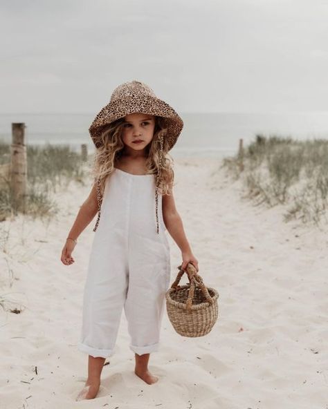 534 Likes, 119 Comments - B R O O K E (@love.love.mama) on Instagram: "Long weekend beach vibes still hanging on over here. Hope you all had a fab weekend xx . Olive’..." Linen Overalls, Love Mama, Baby Fits, Beach Vibes, Fashion Mode, Future Baby, Toddler Fashion, Long Weekend