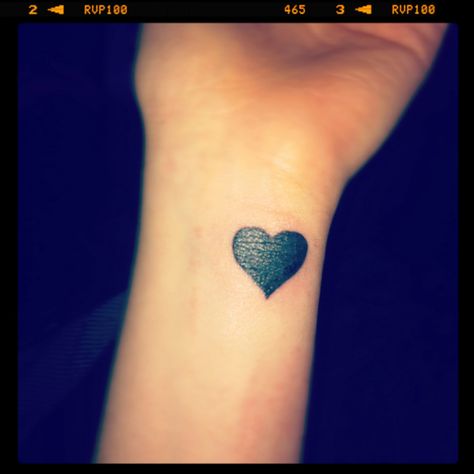 this makes me think i don't want it filled in... Filled In Heart Tattoo, Herz Tattoo, Heart Tattoo, Tattoo Images, New Tattoos, Heart Ring, Tattoo Ideas, For Free, Tattoos