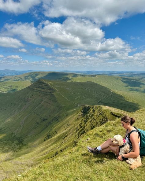 Wales in all its glory 🏴󠁧󠁢󠁷󠁬󠁳󠁿🏔️ plus a sunny Pen y Fan, who’d thought? What started out as a cloudy overcast hike, later turned into 360 degree summit views of Bannau Brycheiniog 😍🏴󠁧󠁢󠁷󠁬󠁳󠁿 clearest I’ve seen it this year! 📍 Pen y Fan, Bannau Brycheiniog (Brecon Beacons) #hikinggirls #breconbeacons #bannaubrycheiniog #OptimumNutritionUK #mountains #penyfan #wales #hikingadventures #fanybig #clearviews #fyp #cardiff #mountainview #hikingadventures Pen Y Fan, Brecon Beacons, G Adventures, Cardiff, Mountain View, 360 Degree, See It, Wales, Sunnies