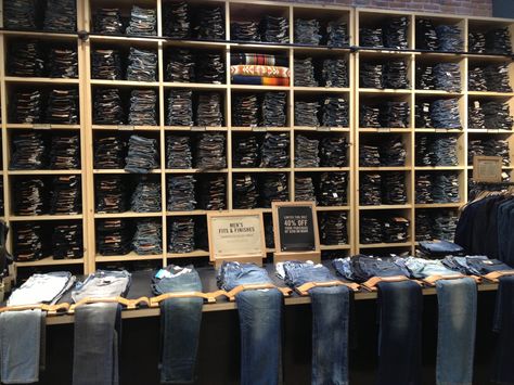 Pristine denim wall.  Denim "bar", double exposes styles folded into the wall - Levis. Jean Rack, Denim Wall, Fashion Shop Interior, Denim Bar, Clothing Store Design, Mens Clothing Store, Visual Display, Reception Desk, Thinking Outside The Box