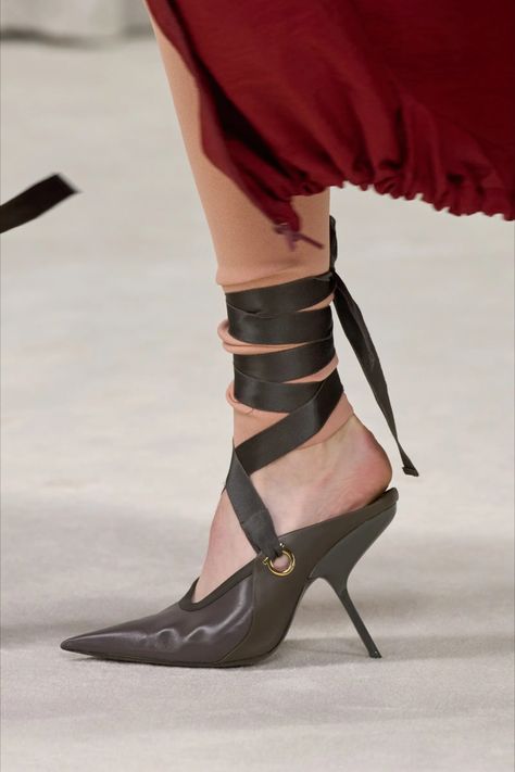 #Ferragamo #Spring2025Details Chic Shoes, Salvatore Ferragamo Shoes, Chic Accessories, Sneaker Heels, Modern Chic, Spring Shoes, Leather Pumps, Nice Shoes, Salvatore Ferragamo