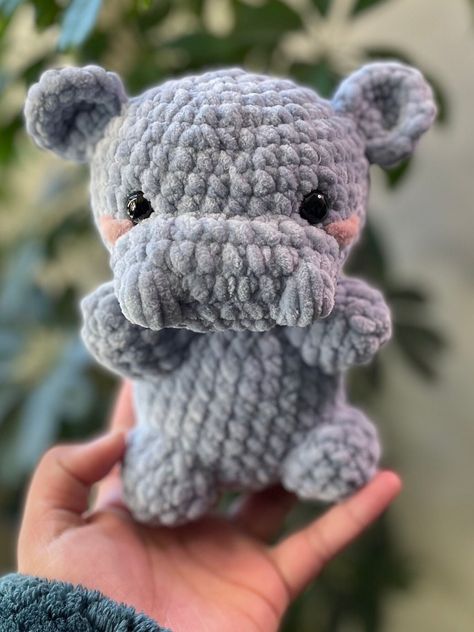 Small crochet Hippo. Pattern by: Rin.meow21 Gray Crochet Plushies, Unique Crochet Ideas, Crochet Hippo Pattern, Hippo Pattern, Yarn Toys, Plushie Gift, Spindle Crafts, Crochet Store, Crochet Hippo