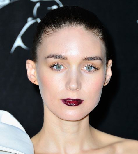 Grunge Lips, Dark Lip Makeup, Dark Red Lips, Small Lips, Pale Girl, Dark Lipstick, Lip Plumping, Rooney Mara, Bold Red Lips