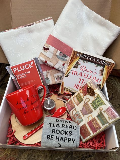 Book Lovers Package! Includes an aesthetically packaged Blind Date with a Book, & the perfect starter kit for book annotating! **Perfect for gift-giving, & holidays! 🌱GENRES: Romance, Thriller/Mystery, YA, Historical Fiction, Contemporary Fiction INCLUDING ⚡️ -Blind Date with a Book! (genre will be a surprise, but you can always let me know what genres you prefer in a message!) -Aesthetic Bookmark -Happy Face Keychain -Stickers (bookish & not!) -2 Full Annotating Tab Pads -Aesthetic Pen **ALL b Book Box Ideas, Book Lovers Gift Basket, Bookshelf Inserts, Book Gift Basket, Gifts Book Lovers, Book Annotating, Book Basket, Coffee Gift Sets, Personalized Thank You Gifts