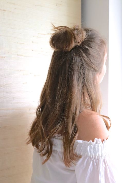 Long Hair Styles For Jeans And Top, Simple Hairstyle For Jeans Top, Hairstyle For Jeans Top Long Hair, Off Shoulder Top Hairstyle, Jeans Top Hairstyle, Hairstyle For Skirt And Top, Hairstyle On Jeans Top, Jeans Hairstyles Simple, Hairstyles On Jeans